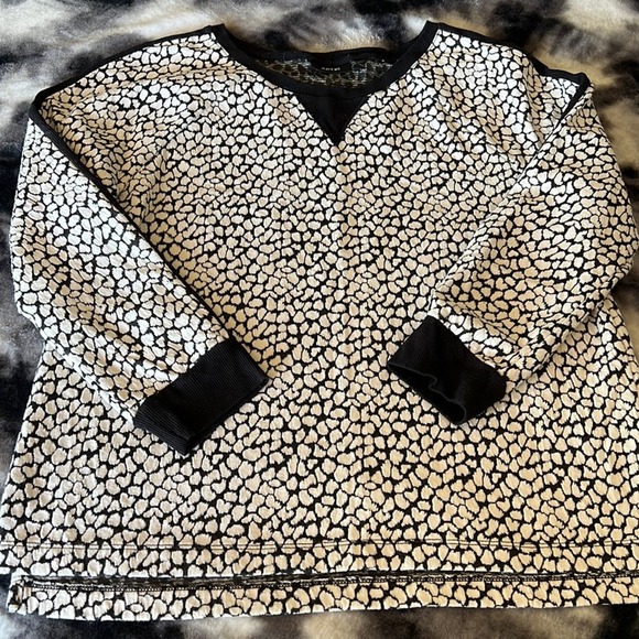 Apt. 9 Tops - 🌞Apt 9 Blouse Animal print B&W Petite Large